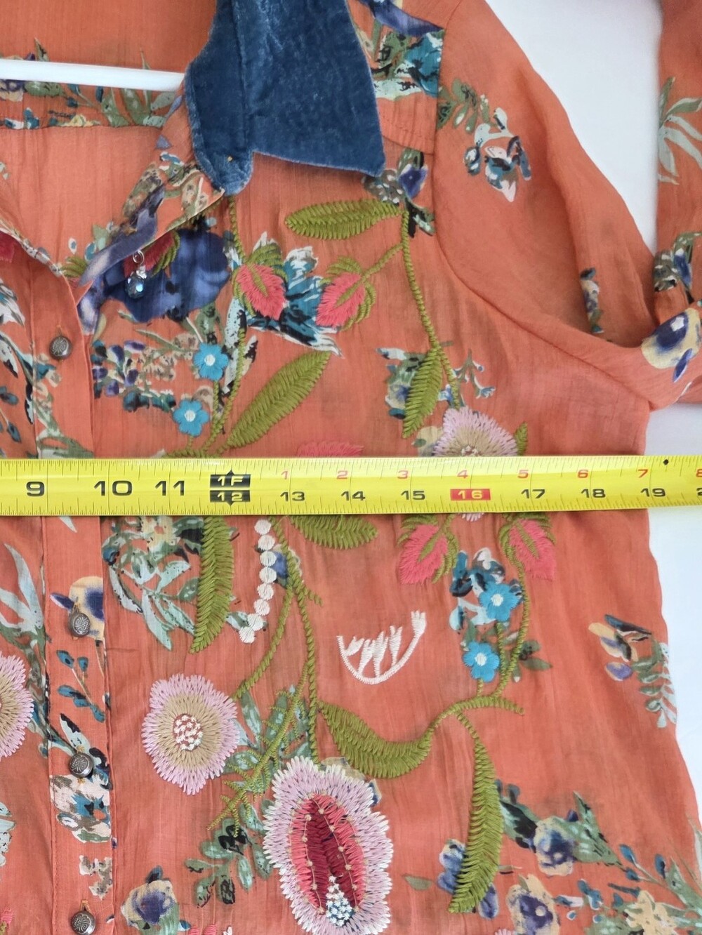 Soft Surroundings Medium Coral Blue Embroidered Blouse Vekvet Collar Long Sleeve - Picture 4 of 10